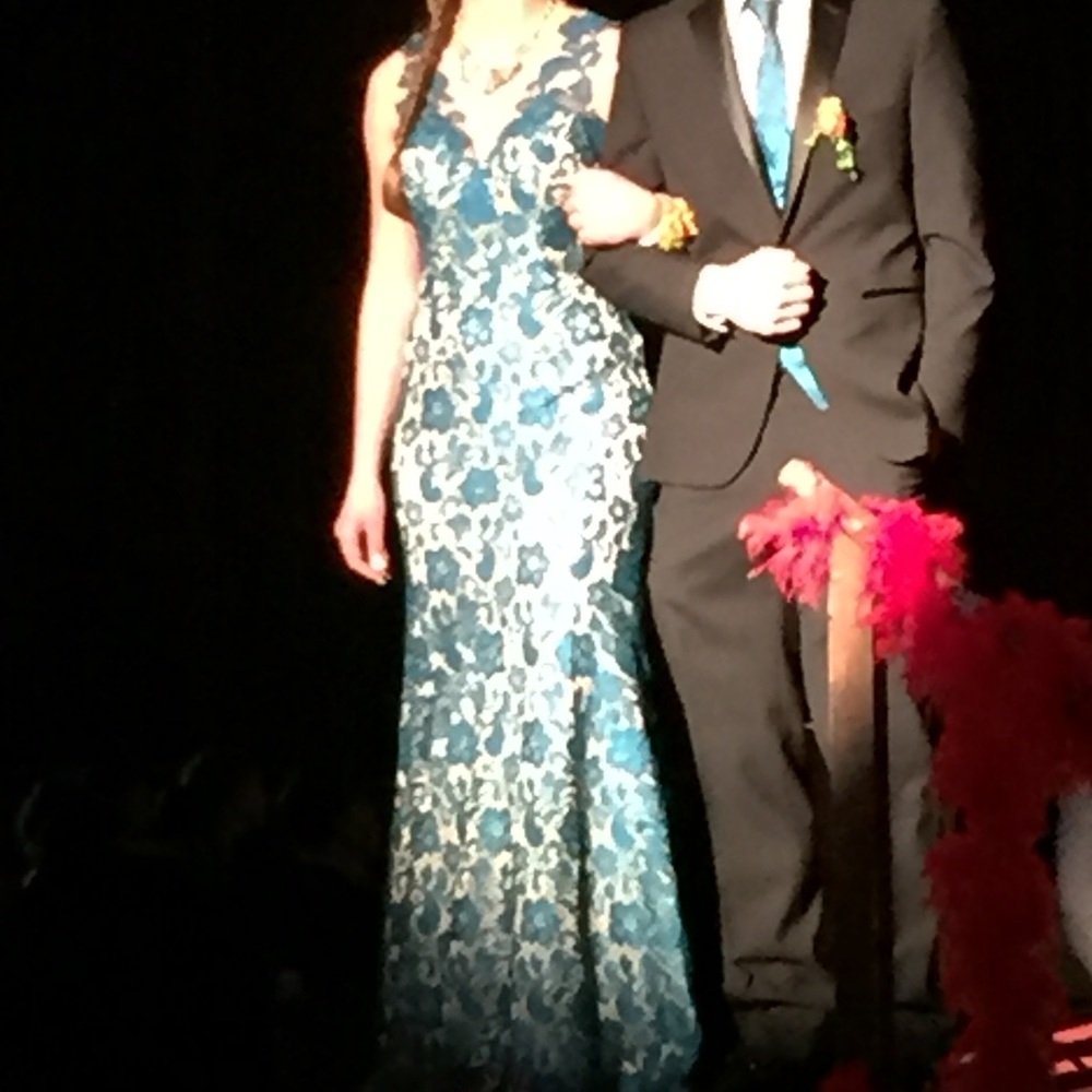 One of a kind formal dress - Picture 5 of 10